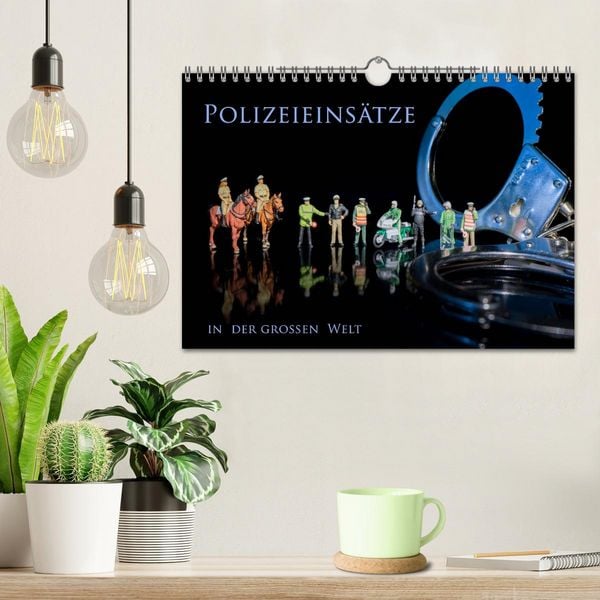 Produktbild: Polizeieins&auml;tze, in der gro&szlig;en Welt (Wandkalender 2026 DIN A4 quer), CALVENDO Monatskalender