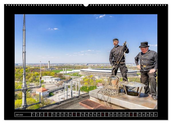 Produktbild: Schornsteinfeger &uuml;ber Berlin - Die Gl&uuml;cksbringer auf den D&auml;chern der Hauptstadt (Wandkalender 2026 DIN A2 quer), CALVENDO Monatskalender
