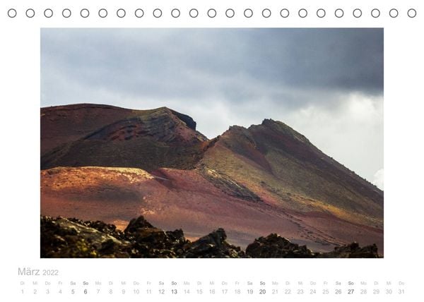 Produktbild: Asche unter den F&uuml;&szlig;en - Lanzarote (Tischkalender 2022 DIN A5 quer)
