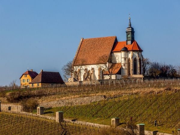 Produktbild: CALVENDO Puzzle Maria im Weingarten bei Volkach 1000 Teile Puzzle quer | 1000 Teile Lege-Gr&ouml;&szlig;e 64 &times; 48 cm Foto-Puzzle f&uuml;r gl&uuml;ckliche Stunden