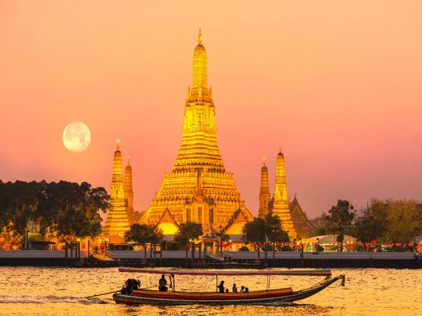 Produktbild: CALVENDO Puzzle Aufgehender Mond am Wat Arun in Bangkok | 1000 Teile Lege-Gr&ouml;&szlig;e 64x48cm Foto-Puzzle f&uuml;r gl&uuml;ckliche Stunden