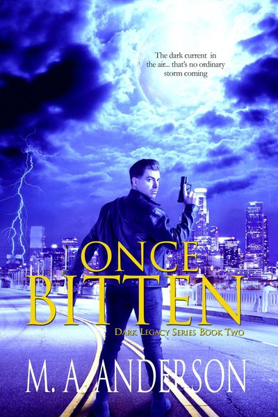 Produktbild: Once Bitten (Dark Legacy Series, #2)
