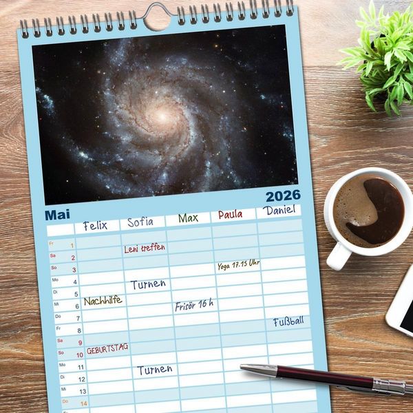 Produktbild: Familienplaner 2026 - Der Weltraum. Gasnebel und Galaxien mit 5 Spalten (Wandkalender, 21 x 45 cm) CALVENDO