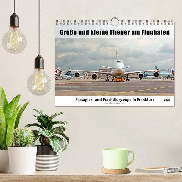 Produktbild: Gro&szlig;e und kleine Flieger am Flughafen (Wandkalender 2026 DIN A4 quer), CALVENDO Monatskalender