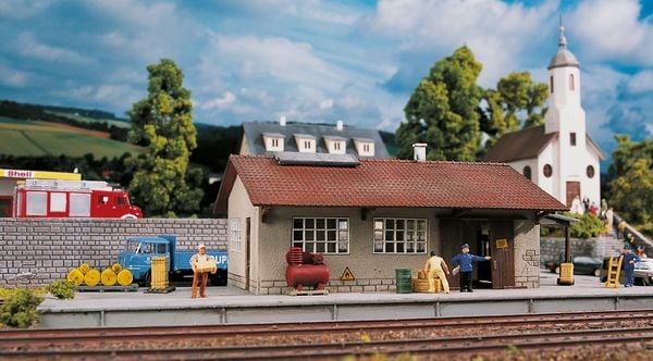 Produktbild: Piko H0 61824 H0 G&uuml;terschuppen Burgstein