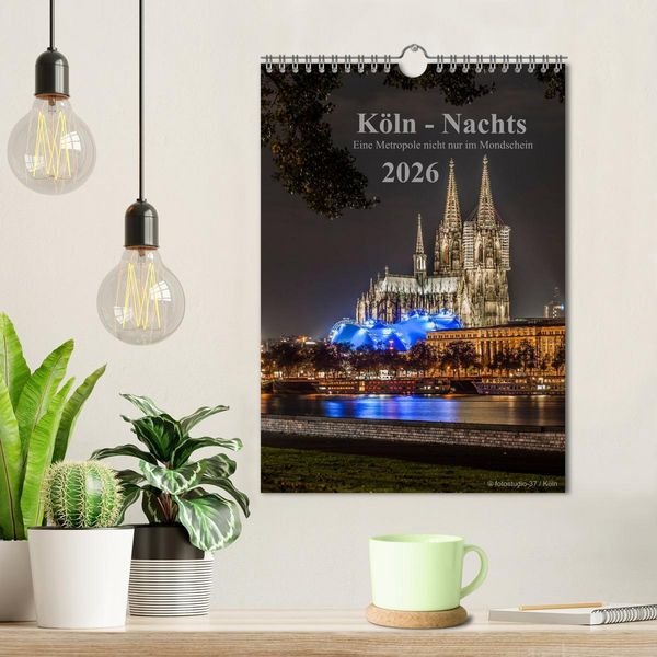 Produktbild: K&ouml;ln-Nachts - Eine Metropole nicht nur im Mondschein (Wandkalender 2026 DIN A4 hoch), CALVENDO Monatskalender