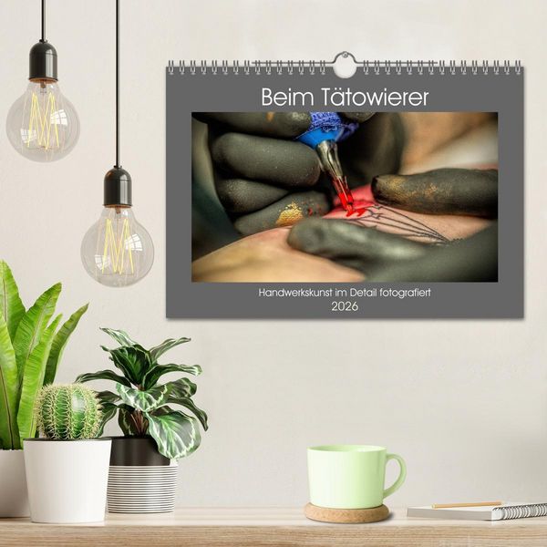 Produktbild: Beim T&auml;towierer (Wandkalender 2026 DIN A4 quer), CALVENDO Monatskalender
