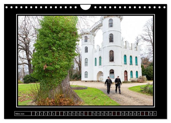 Produktbild: Schornsteinfeger &uuml;ber Berlin - Gl&uuml;ckseligkeit (Wandkalender 2026 DIN A4 quer), CALVENDO Monatskalender