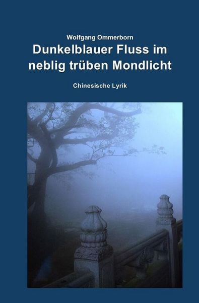 Produktbild: Dunkelblauer Fluss im neblig tr&uuml;ben Mondlicht