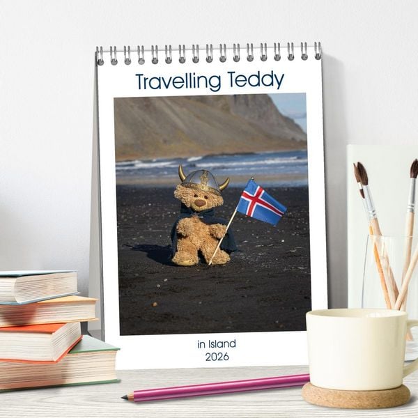 Produktbild: Travelling Teddy in Island (Tischkalender 2026 DIN A5 hoch), CALVENDO Monatskalender