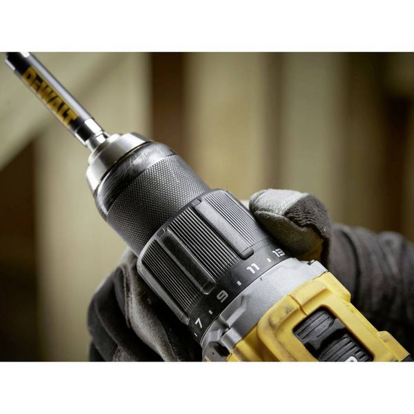 Produktbild: DEWALT DCD799P2T-QW 2-Gang-Akku-Schlagbohrschrauber inkl. 2. Akku, inkl. Ladeger&auml;t, inkl. Koffer