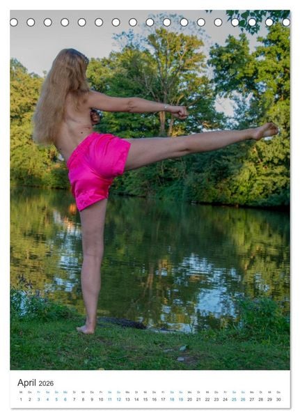 Produktbild: female fighter - Kampfsportlerinnen - pink shorts (Tischkalender 2026 DIN A5 hoch), CALVENDO Monatskalender