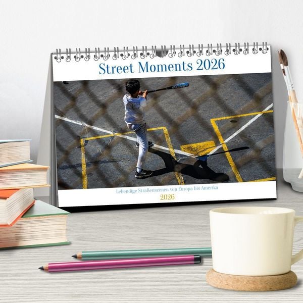 Produktbild: Street Moments (Tischkalender 2026 DIN A5 quer), CALVENDO Monatskalender