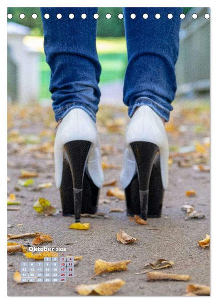 Produktbild: Stiefel und High Heels im Herbst (Tischkalender 2026 DIN A5 hoch), CALVENDO Monatskalender