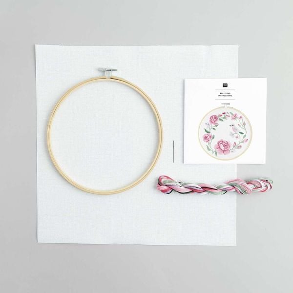 Produktbild: Stickpackung Gez&auml;hlter Kreuzstich, Kranz aus Rosen, &Oslash;20cm