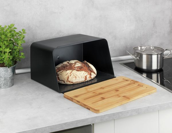 Produktbild: Brotkasten mit Schneidebrett Mod. Kubo, Schwarz, mit Bambusdeckel und Bel&uuml;ftungsl&ouml;chern