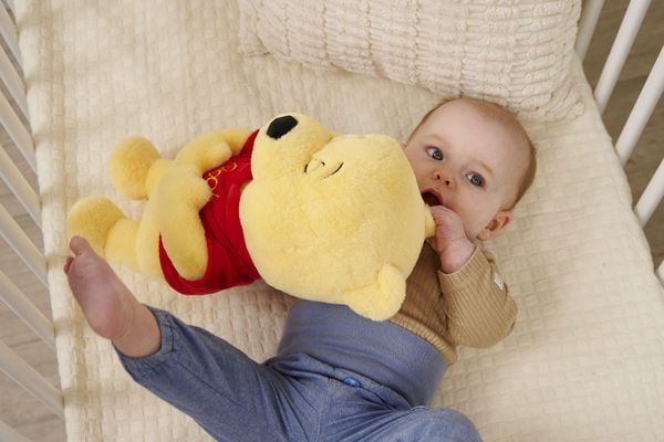 Produktbild: Disney Schlafender Winnie Puuh, 31cm