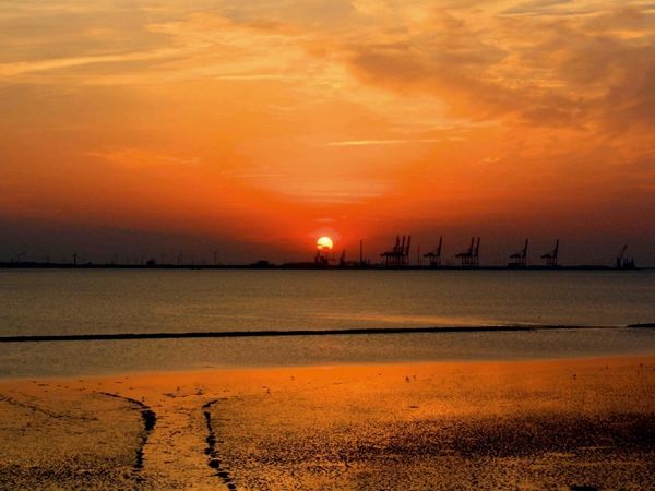 Produktbild: CALVENDO Puzzle Sonnenuntergang am Jade-Weser-Port | 1000 Teile Lege-Gr&ouml;&szlig;e 64x48cm Foto-Puzzle f&uuml;r gl&uuml;ckliche Stunden