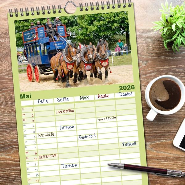 Produktbild: Familienplaner 2026 - Schwere Pferde mit 5 Spalten (Wandkalender, 21 x 45 cm) CALVENDO