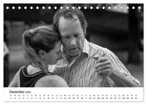 Produktbild: Tango Argentino - Paare beim Tanz auf &ouml;ffentlichen Pl&auml;tzen (Tischkalender 2026 DIN A5 quer), CALVENDO Monatskalender