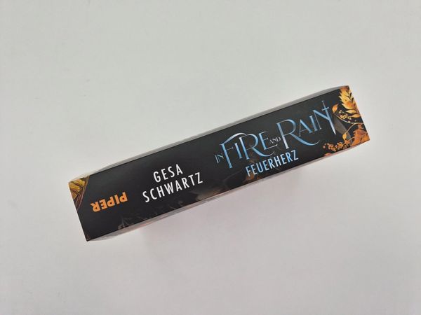 Produktbild: In Fire and Rain &ndash; Feuerherz