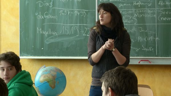 Produktbild: Zwischen den St&uuml;hlen