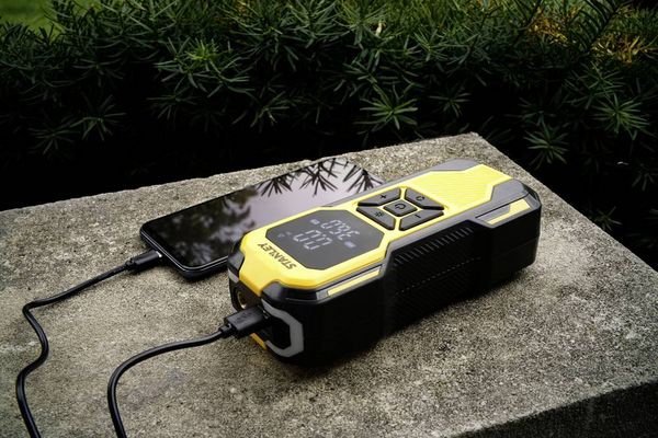 Produktbild: STANLEY SXIF0101 Akku-Kompressor 10 bar Automatische Abschaltung, Digitales Display, Inkl. 1 Akku, mit Powerbank-Funktion