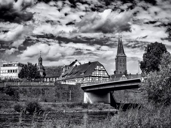 Produktbild: CALVENDO Puzzle Weserbr&uuml;cke | 1000 Teile Lege-Gr&ouml;&szlig;e 64 &times; 48 cm Foto-Puzzle f&uuml;r gl&uuml;ckliche Stunden