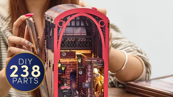 Produktbild: Book Nook DIY B&uuml;cherecke Revell Harry Potter "Hogwarts Express"
