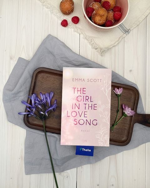 Produktbild: The Girl in the Love Song
