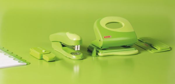 Produktbild: Brunnen Taschenlocher Colour Code | kiwi