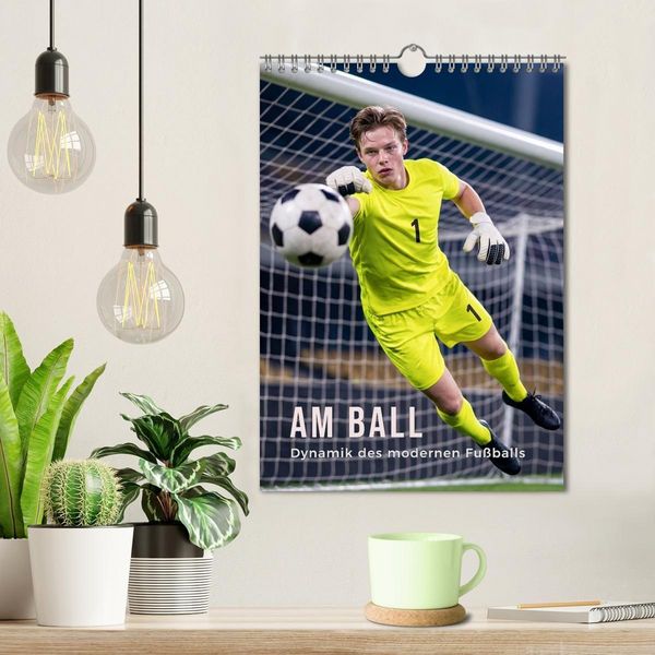 Produktbild: Am Ball - Dynamik des modernen Fu&szlig;balls (Wandkalender 2027 DIN A4 hoch), CALVENDO Monatskalender