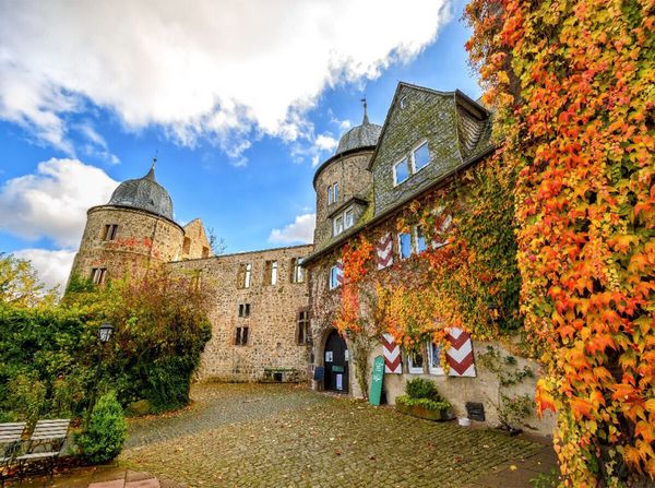 CALVENDO Puzzle Dornröschenschloss Sababurg, Hessen, Deutschland | 2000 Teile Lege-Größe 90x67cm Foto-Puzzle für glückliche Stunden