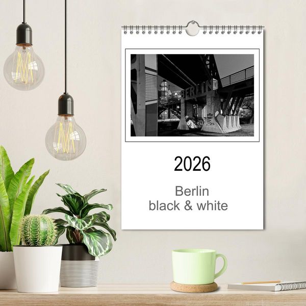 Produktbild: Berlin black & white (Wandkalender 2026 DIN A4 hoch), CALVENDO Monatskalender