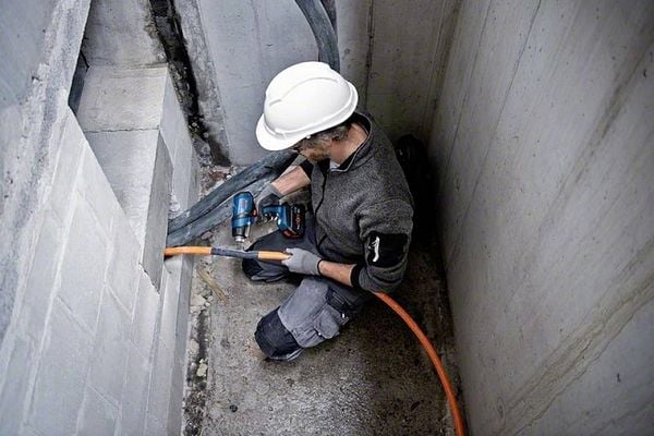 Produktbild: Bosch Professional 06012A6501 GHG 18V-50 solo Hei&szlig;luftgebl&auml;se ohne Akku, ohne Ladeger&auml;t, inkl. Koffer