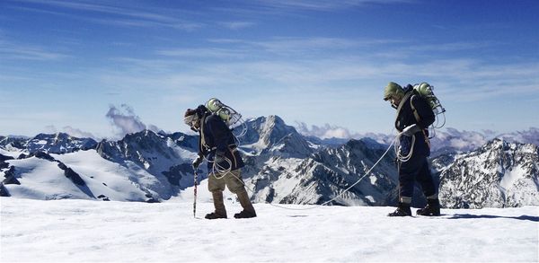 Produktbild: Beyond the Edge - Sir Edmund Hillarys Aufstieg zum Gipfel des Everest  (inkl. 2D-Version)