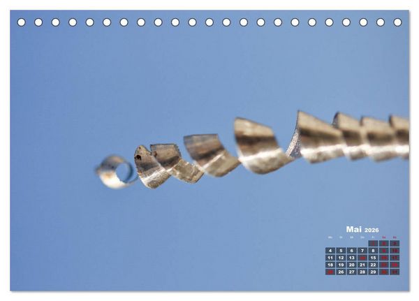 Produktbild: Metall - Schrott kunstvoll in Szene gesetzt (Tischkalender 2026 DIN A5 quer), CALVENDO Monatskalender