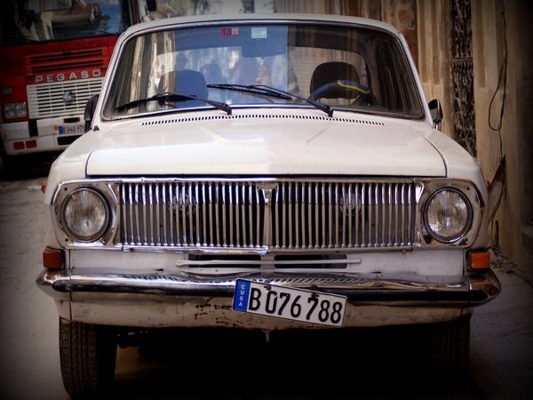 Produktbild: CALVENDO Puzzle Ein Motiv aus dem Kalender "Auto-Legenden - WOLGA GAZ 24" | 1000 Teile Lege-Gr&ouml;&szlig;e 64x48cm Foto-Puzzle f&uuml;r gl&uuml;ckliche Stunden