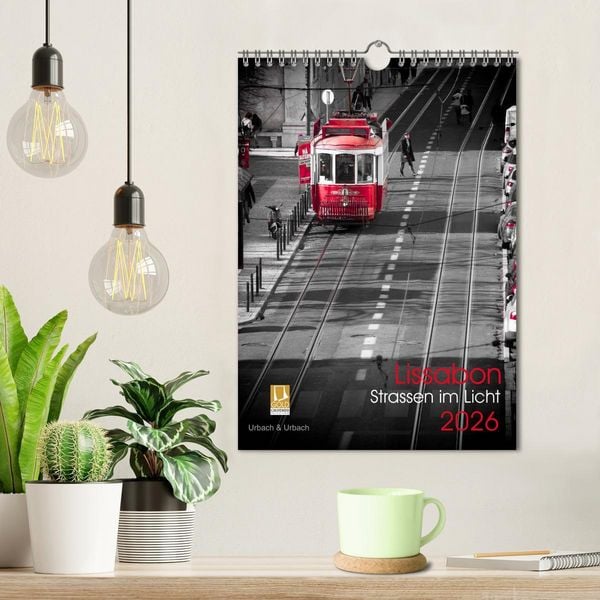 Produktbild: Lissabon Stra&szlig;en im Licht (Wandkalender 2026 DIN A4 hoch), CALVENDO Monatskalender