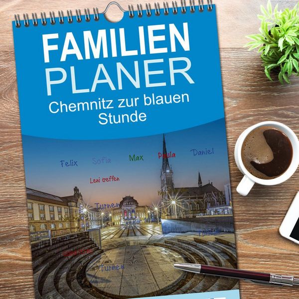 Produktbild: Familienplaner 2026 - Chemnitz zur blauen Stunde mit 5 Spalten (Wandkalender, 21 x 45 cm) CALVENDO