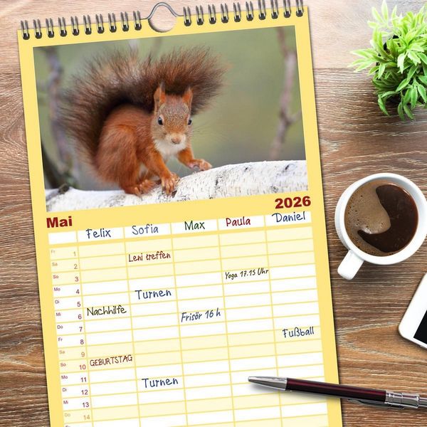 Produktbild: Familienplaner 2026 - Eichh&ouml;rnchen in zauberhaften Posen mit 5 Spalten (Wandkalender, 21 x 45 cm) CALVENDO