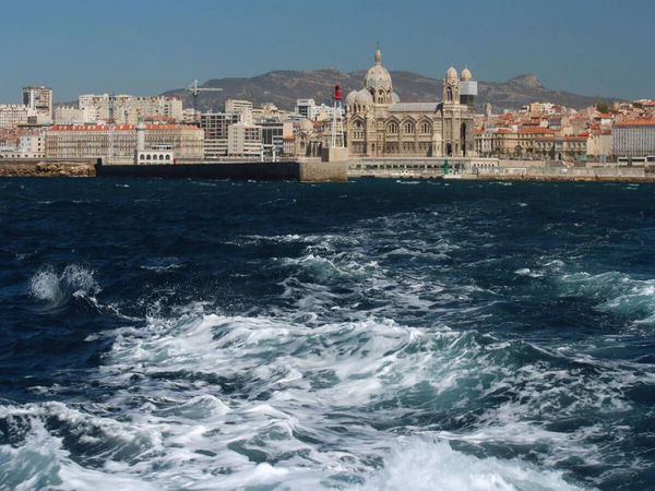 Produktbild: CALVENDO Puzzle Blick auf MARSEILLE | 1000 Teile Lege-Gr&ouml;&szlig;e 64x48cm Foto-Puzzle f&uuml;r gl&uuml;ckliche Stunden
