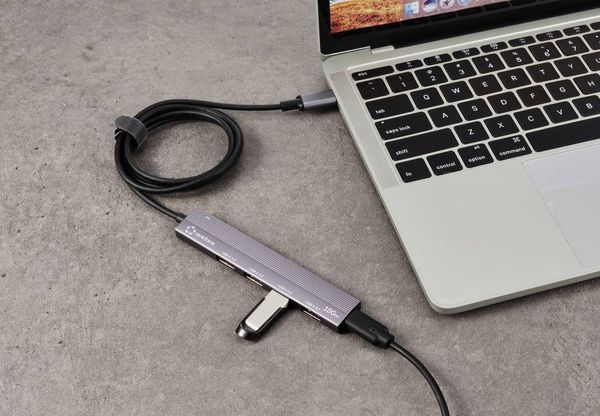 Produktbild: Renkforce RF-6700798 USB-Hub 4 Port USB-A USB 3.2 Gen2 10 GBit/s mit USB-C&reg; Stecker, mit Aluminiumgeh&auml;use, USB-C&reg; PD