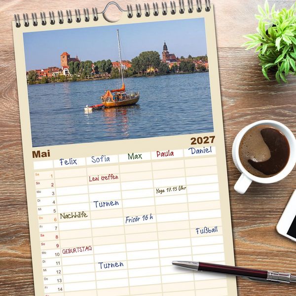 Produktbild: Familienplaner 2027 - Zwischen See und Himmel - Waren (M&uuml;ritz) im Wandel der Jahreszeiten mit 5 Spalten (Wandkalender, 21 x 45 cm) CALVENDO