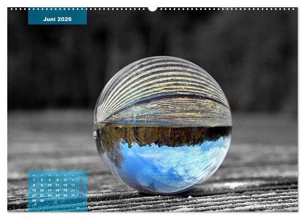 Produktbild: Die bunte Welt in der Kugel - neue Blickwinkel (Wandkalender 2026 DIN A2 quer), CALVENDO Monatskalender
