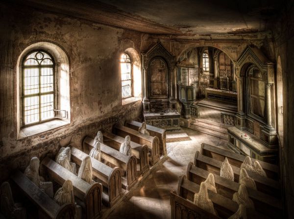 Produktbild: "Ghost Chapel" - alte, verlassene Kirche in Tschechien (Puzzle)