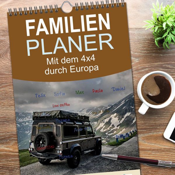 Produktbild: Familienplaner 2026 - Mit dem 4x4 durch Europa mit 5 Spalten (Wandkalender, 21 x 45 cm) CALVENDO