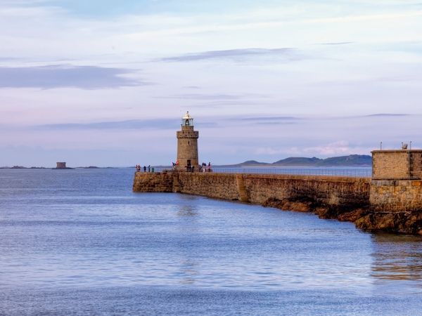 Produktbild: CALVENDO Puzzle Leuchtturm St Peter Port - Guernsey | 1000 Teile Lege-Gr&ouml;&szlig;e 64x48cm Foto-Puzzle f&uuml;r gl&uuml;ckliche Stunden