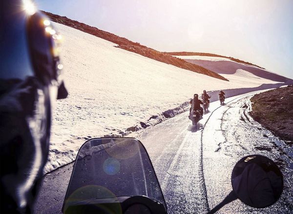 Produktbild: GoXtreme Helmet-Mount Helmbefestigung