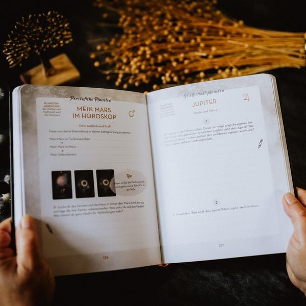 Produktbild: Astro-Cards - Luxury Edition - Box u. Karten mit Goldpr&auml;gung/Goldschnitt, limitierte u. nummerierte Ausgabe